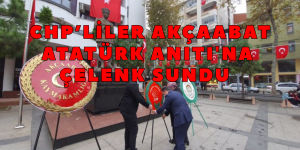 CHP’LİLER AKÇAABAT ATATÜRK ANITI’NA ÇELENK SUNDU