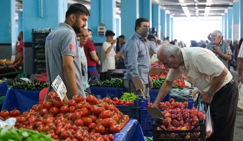 TANE TANE ALIŞVERİŞE BÜTÇE DAYANMIYOR | Pazar fiyatları hem halkı, hem de esnafı isyan ettirdi