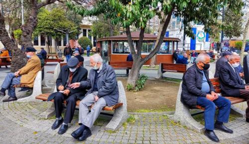 ‘EMEKLİ OLDUM AMA ÇALIŞMAK ZORUNDAYIM’ Bundan ben utanmayayım “Hükümet halkı düşünmüyor ki…”