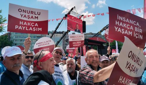 EMEKLİLER ANKARA’YA AKIN ETTİ: “Bizi bu duruma düşürenleri affetmeyeceğiz, Krizin bedelini biz ödemeyeceğiz