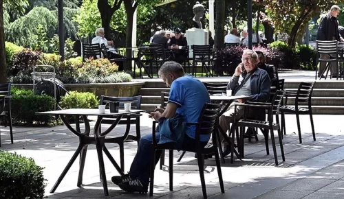 TRABZON’DA BAZI PARKLARDA ÇAY FİYATI 3 TL’YE DÜŞTÜ