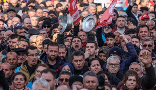 KARANLIK TABLO TÜİK VERİLERİNE YANSIDI: Türkiye’de yoksulluk arttı