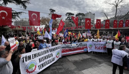 KAMU ÇALIŞANLARI TRABZON’DA İŞ BIRAKMA EYLEMİ YAPTI: ”Sefalet Zammı Değil, Emeğimizin Karşılığını İstiyoruz”