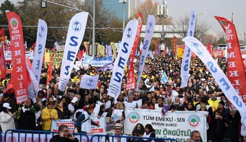 KAMU EMEKÇİLERİ 13 OCAK’A ÇAĞRI YAPIYOR: İnsanca yaşanacak ücret mücadelesinde birleşelim